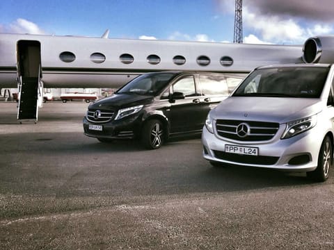 Private Transfers Reykjavik Airport - Reykjavik - Private Jet - V class 4x4 5 PAX / SUV 5 PAX, photo 2