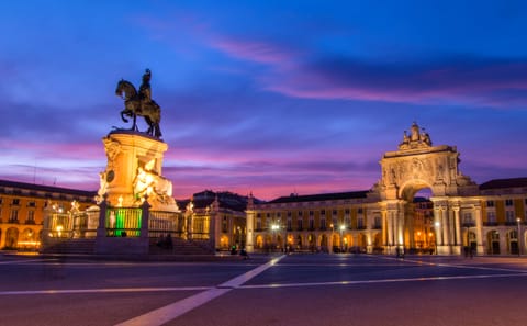 Private Night Tour of Lisbon's Landmarks and Culture
