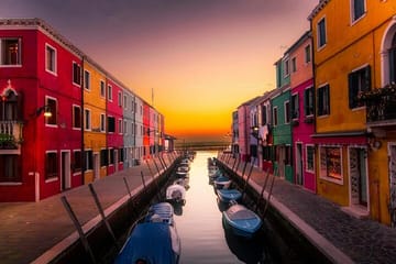 Professional Photoshoot Walking Tour in Burano, Venice