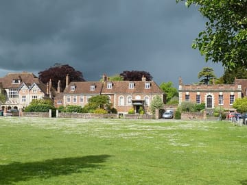 Private 2-Hour Walking Tour of Salisbury's Hidden Gems