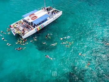 Catamaran Cruise and Snorkeling at Dunn's River Falls, Ocho Rios