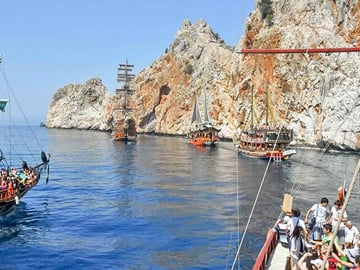 Alanya Pirate Boat Tour with Lunch and Scenic Views