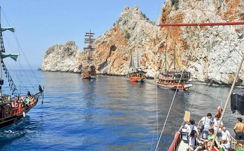 Alanya Pirate Boat Tour with Lunch and Scenic Views
