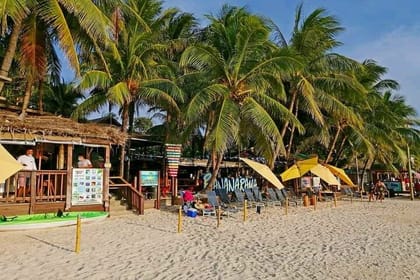 Ultimate West Bay Beach Day: Pass & Transfers Included