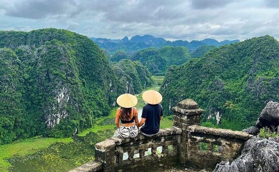 Luxury Day Trip from Hanoi to Ninh Binh with Cultural Tours