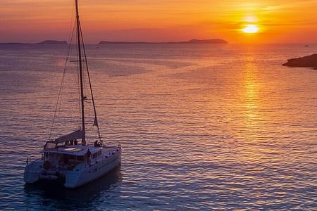 Santorini Sunset Cruise: Catamaran Adventure with Dinner & Drinks