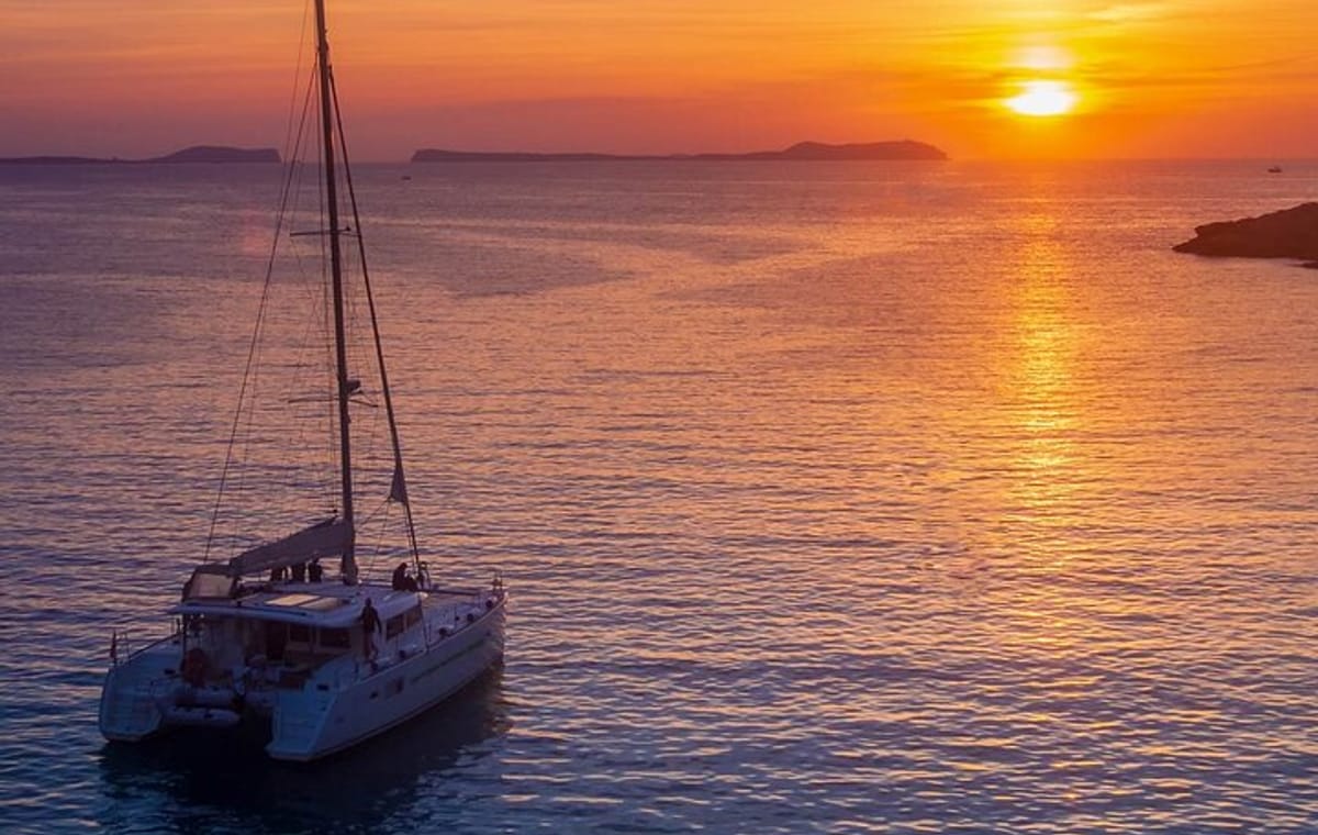 Santorini Luxury Sunset Cruise, with Dinner, BBQ, Drinks and Transfers