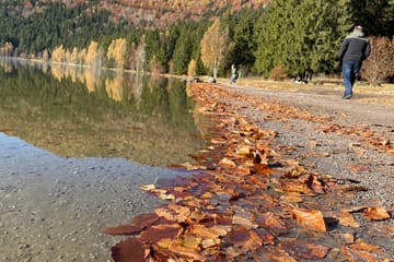 Small-Group Day Trip to the Volcanic Lake from Brașov