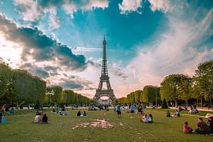 Half-Day Private Eiffel Tower with Seine River Lunch Cruise