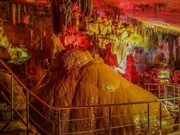 4 Full days in Georgia with private tour, free aiport