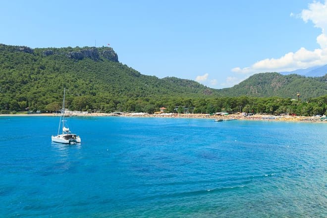 Private Luxury Yacht Tour with Lunch and Drinks 8
