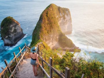 Full-Day Adventure Tour to T-Rex Beach in Nusa Penida