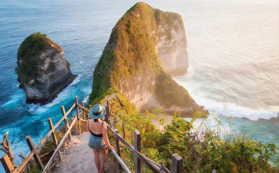Full-Day Adventure Tour to T-Rex Beach in Nusa Penida