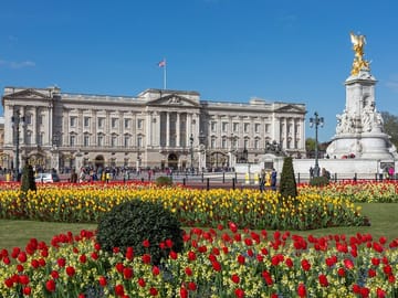 Walking Tour of London's Palaces, Parks, and Landmarks