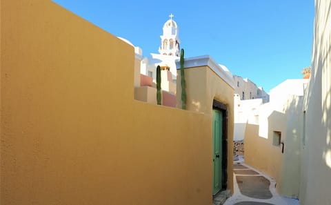 Private 7-Hour Santorini Tour with Wine Tasting Experience
