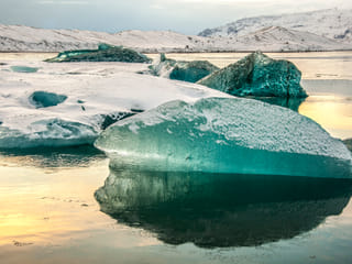 Beautiful icy green light at Glacier Lagoon