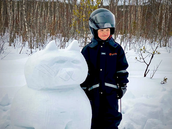 Happy Fox Snow sculpting