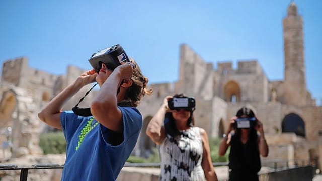 Budapest Virtual Reality City tour and Danube river evening cruise package