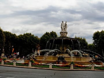 Walking Tour of Aix-en-Provence with Christmas Market Experience
