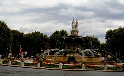 Walking Tour of Aix-en-Provence with Christmas Market Experience