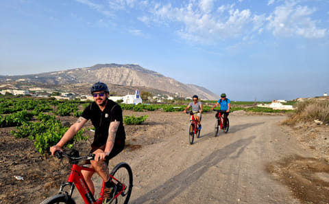 e-Bike Tour of Fira, Santorini: Explore Stunning Landscapes