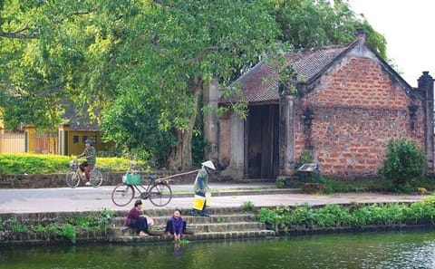Hanoi Private Tour explore Duong Lam Village,Traditional Crafts