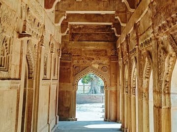 Chunar Fort and Rural Village Day Trip from Varanasi
