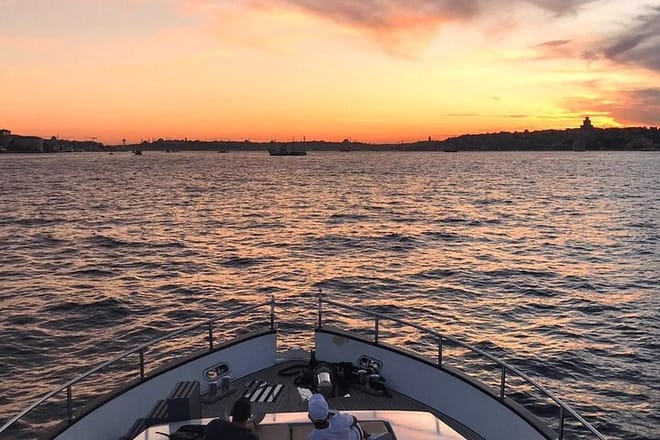 Private Bosphorus Yacht Cruise in Istanbul – Luxury Yacht Tour