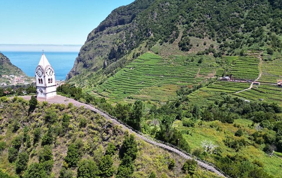 Jeep Tour and Wine Tasting in Madeira's Campanario and Caniço