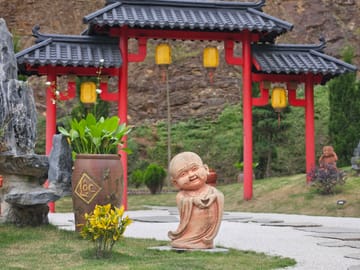 Full-Day Tour of Quang Phu Cau Incense Village and Pagodas in Hanoi