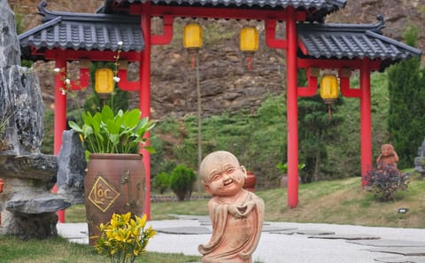 Full-Day Tour of Quang Phu Cau Incense Village and Pagodas in Hanoi