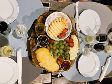 Our wine tasting offers a diverse array of flavors, from the rich, fortified taste of Port wine to a true delight of Portuguese cheeses!