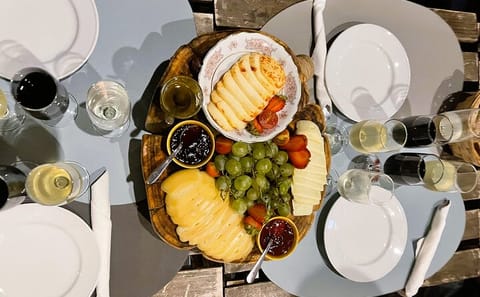 Lisbon Food and Wine Tasting Tour in HIDDEN GEMS (Small Groups)