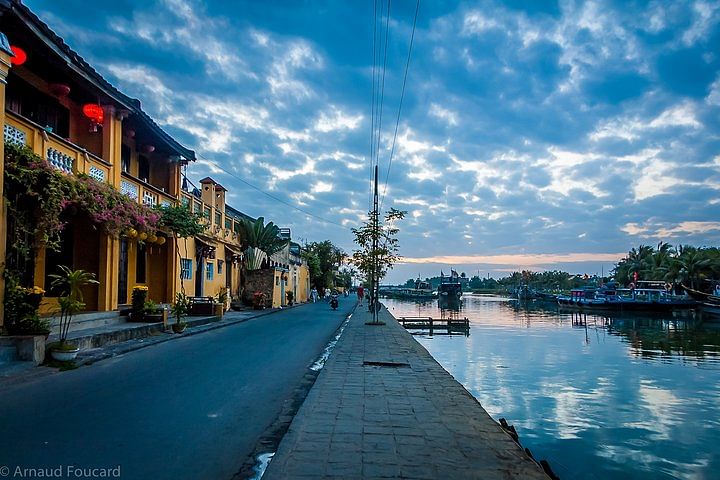 Hoi An Cycling Adventure & Authentic Cooking Class in Tra Que Village