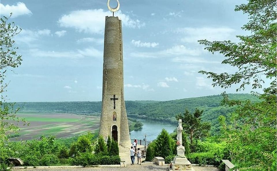 Private Tour of Soroca Fortress and Gypsy Hill in Moldova