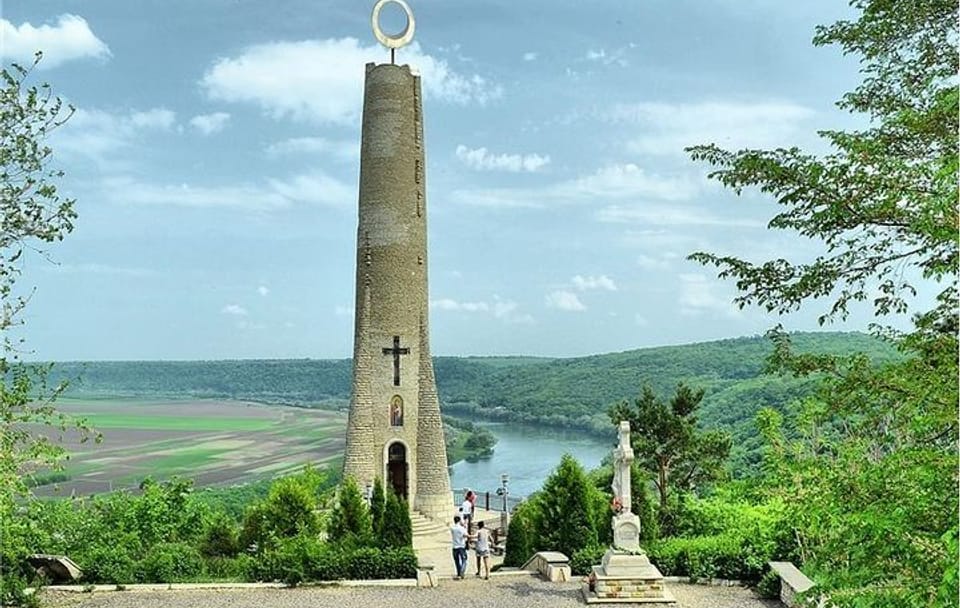 Private Tour of Soroca Fortress and Gypsy Hill in Moldova