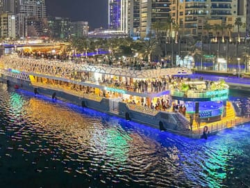 Dubai Dhow Cruise Tour of Marina and Jumeirah Beach