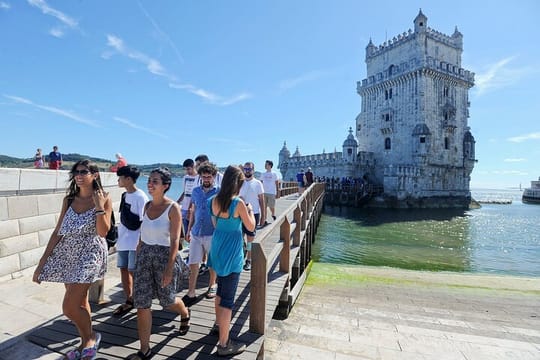 Lisbon Full-Day Small Group City Tour with River Crossing by Ferry