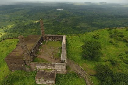 Fortress of Legends: Exploring Asirgarh Fort from Indore