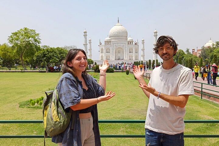 Taj Mahal Private Walking Tour and Local Sightseeing