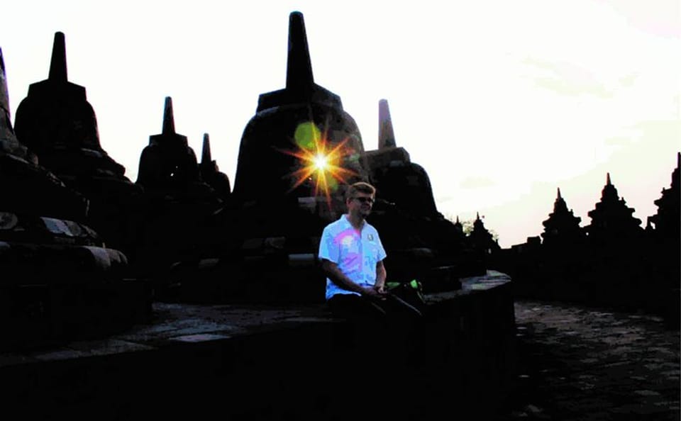 Borobudur Temple Sunset Tour in Mendut and Sleman