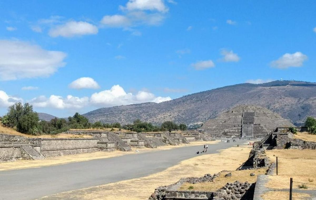 Private Tour Layover in Mexico know Teotihuacan and Guadalupe Shrine