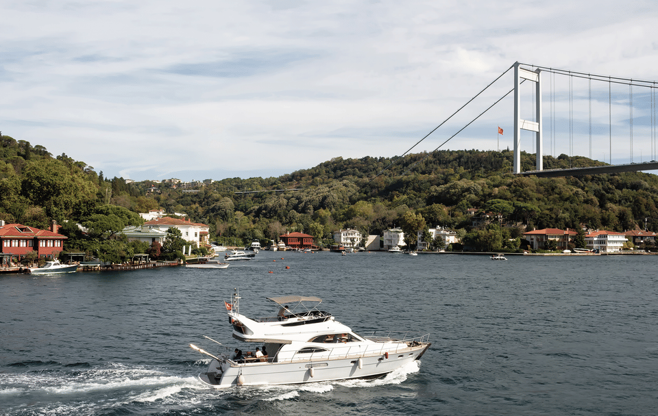 Private Yacht Cruise on the Bosphorus in Istanbul