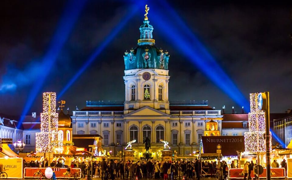 Charlottenburg Palace Christmas Market Walking Tour in Berlin
