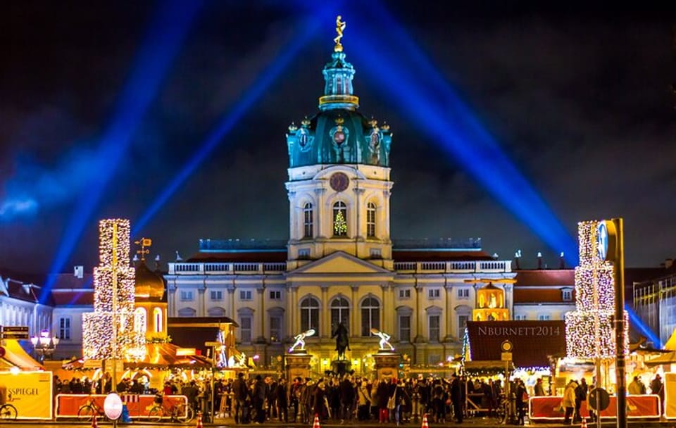 Charlottenburg Palace Christmas Market Walking Tour in Berlin