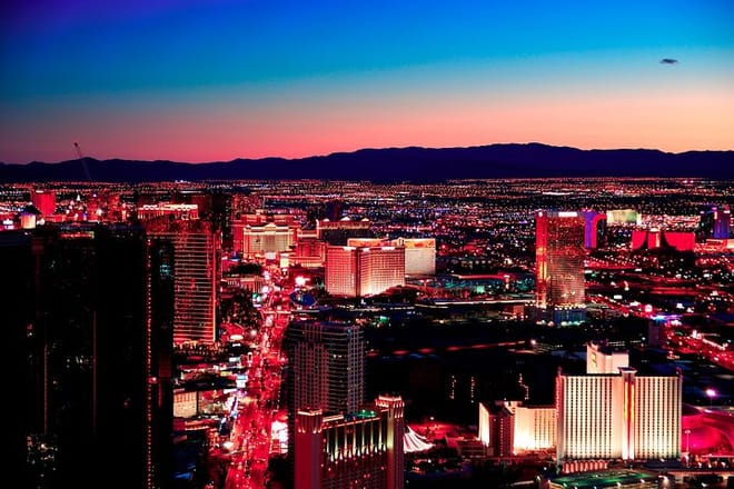 Las Vegas Night-Time Scorpion and Black Widow interactive virtual hunting  5
