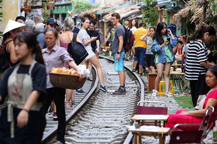 Hanoi City Walking Tour with Local Guide and Train Street