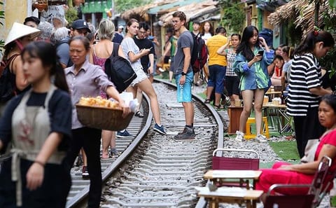 Hanoi City Walking Tour: Explore Hoàn Kiếm and Train Street