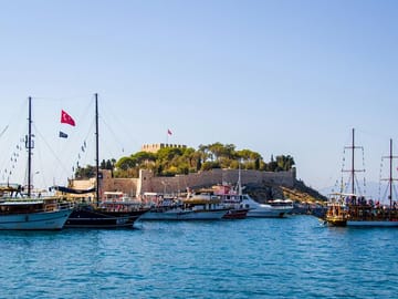 Kuşadası City Walking Tour with Turkish Carpet Experience