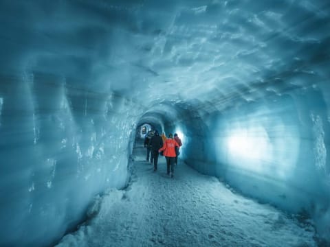 Silver Circle Private Tour: Glacier, Waterfalls & Hvammsvik Hot Springs, photo 3